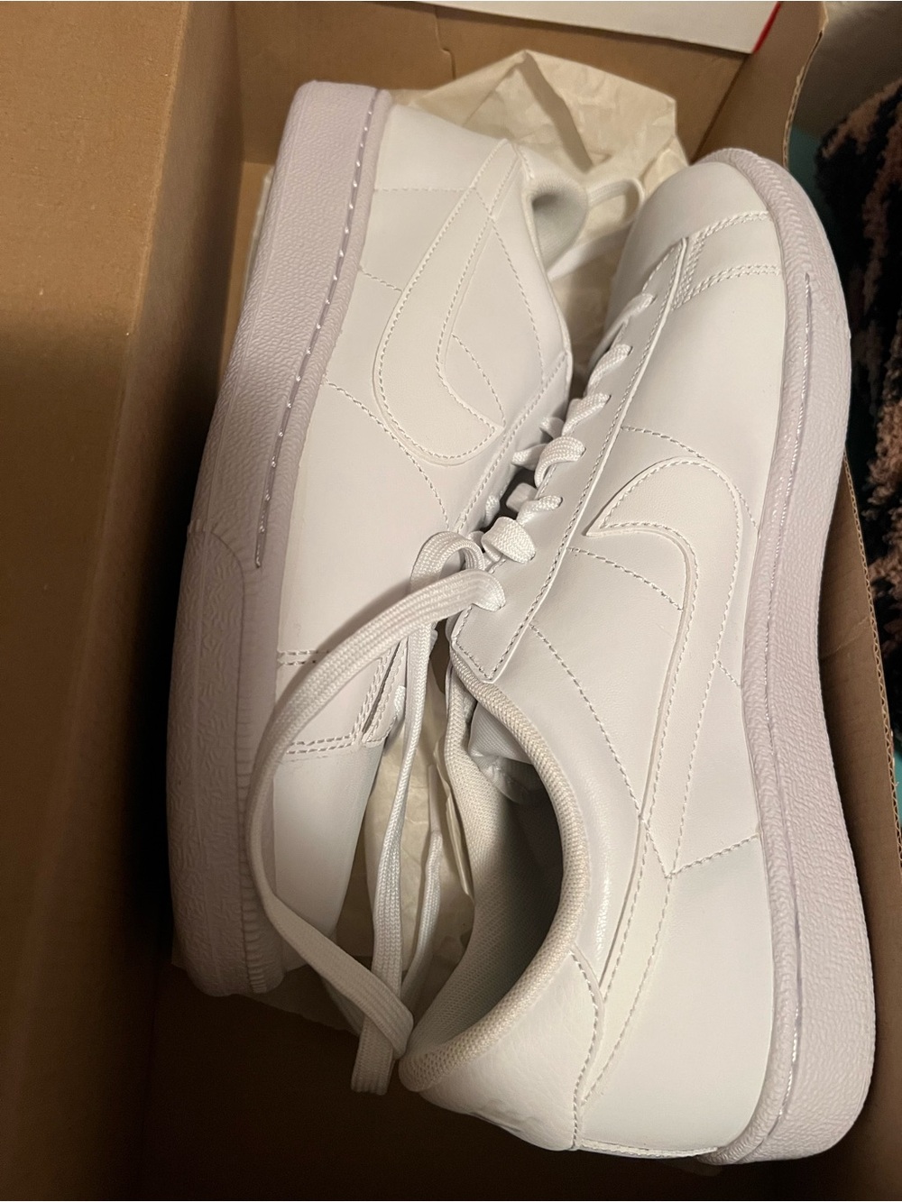 Men's Classic White Low-Top Sneakers - 683613 104